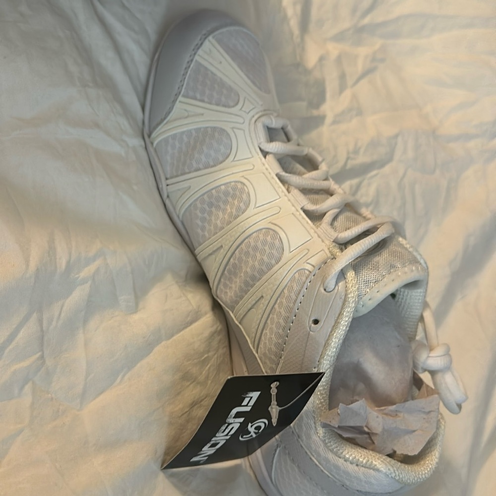 Fusion cheer shoes NWT